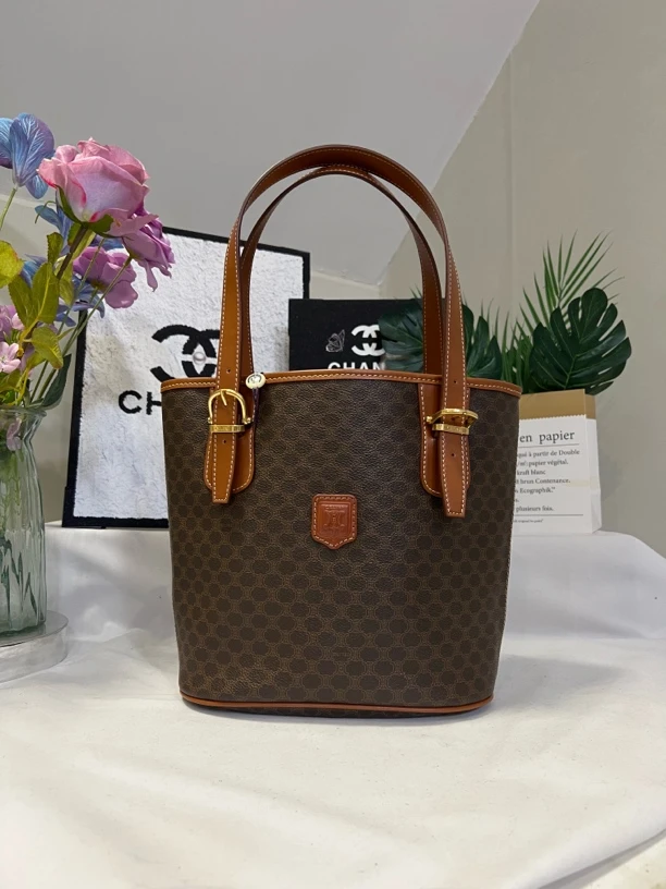 95新 Celine/思琳 兔兔奢G专属/思琳水桶单肩包/241211021