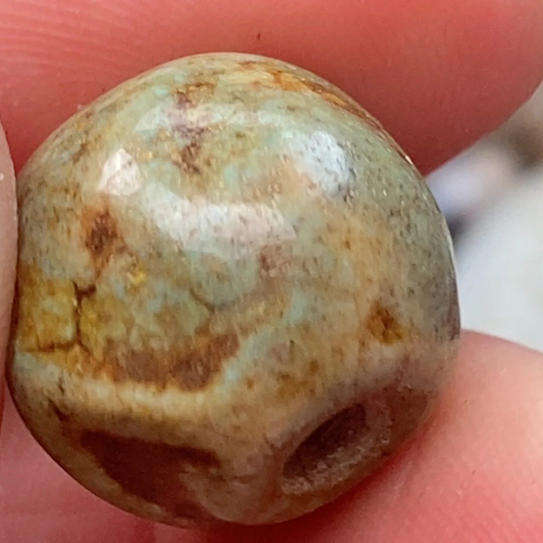 DIY琉璃珠子的颜色是蓝色的