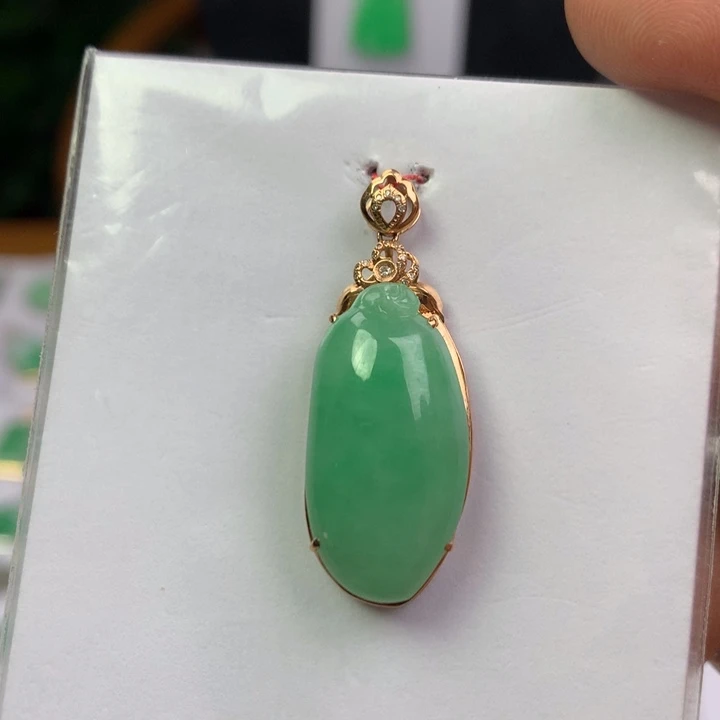 翡翠18K金镶嵌颈饰