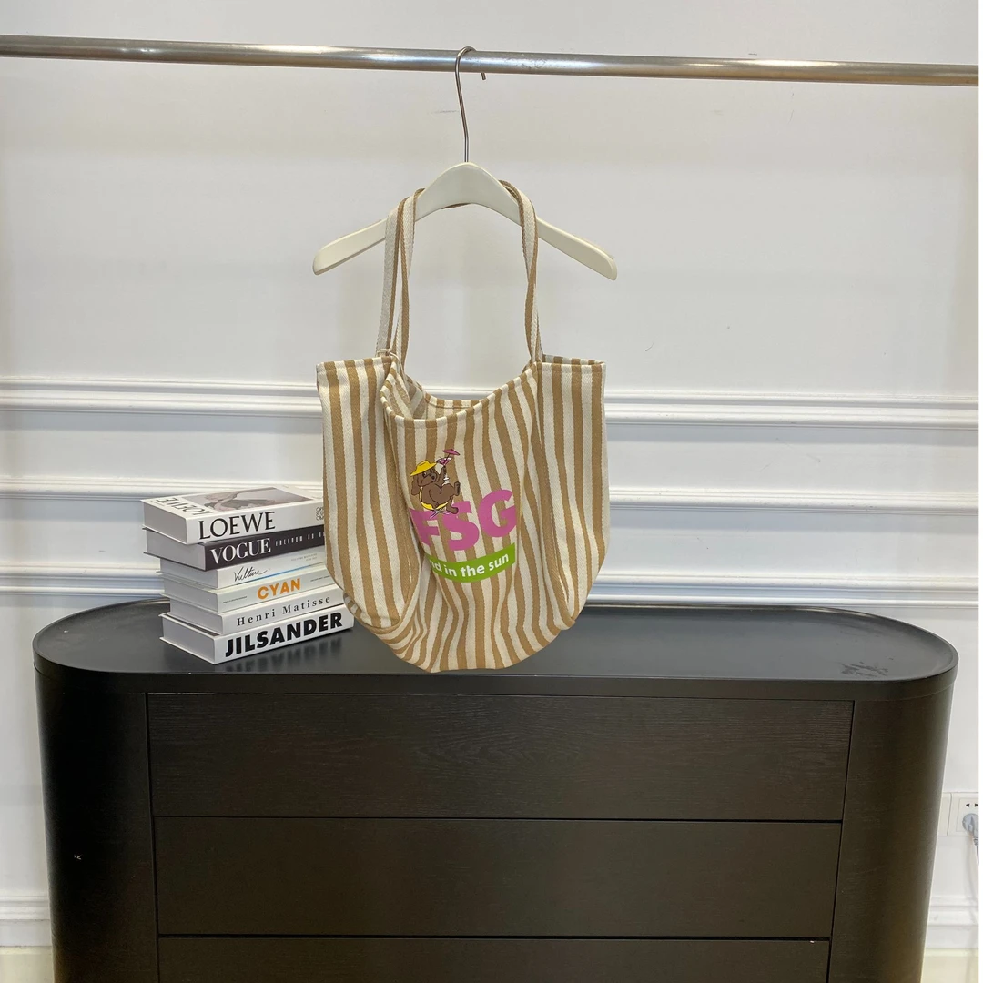 SFSG 细条纹海岛帆布斜挎包25年春夏SFGABSBO48KHZ00F——189