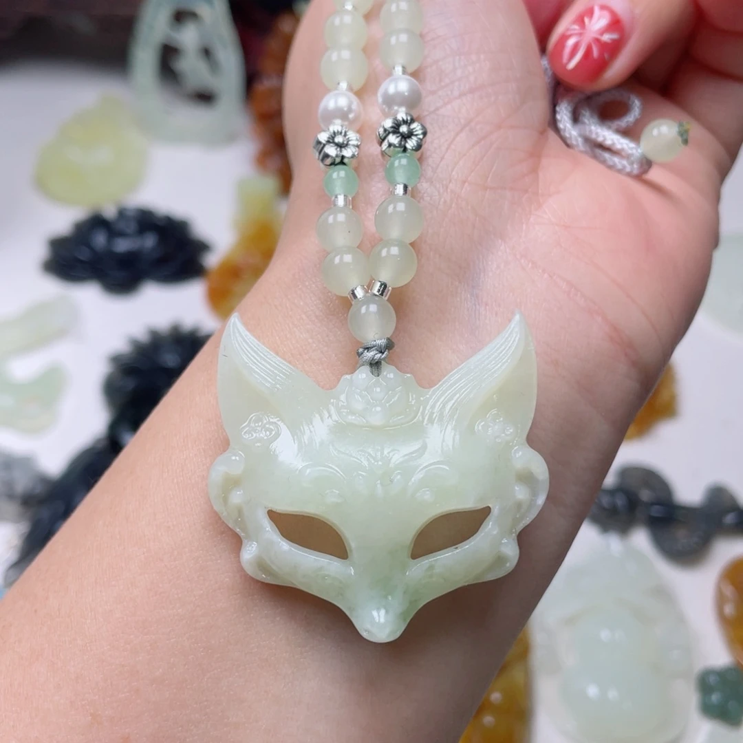 蛇纹石玉颈饰未镶嵌