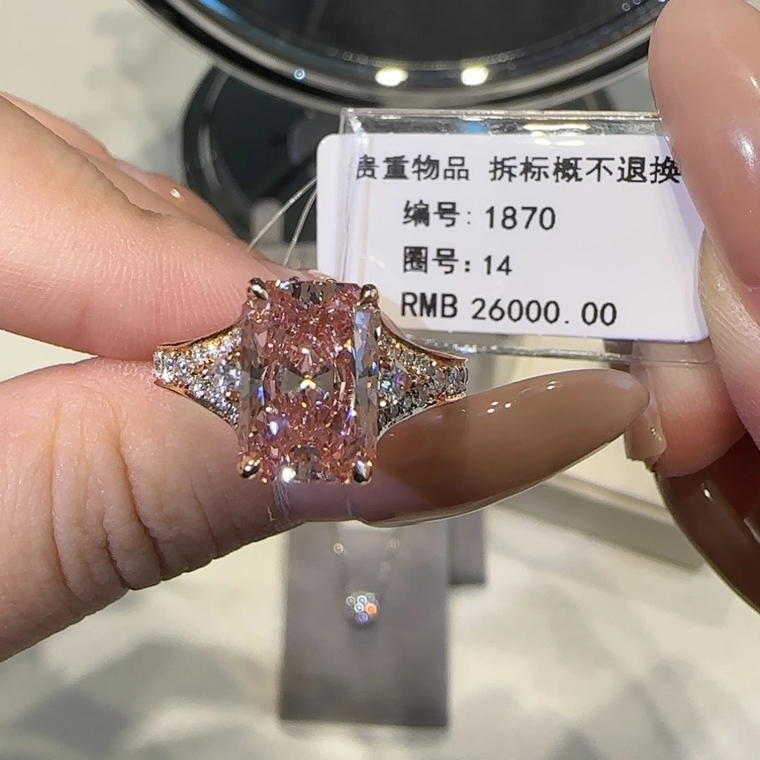 可***兰实验室培育钻石18K金镶嵌雷迪恩粉钻3卡14