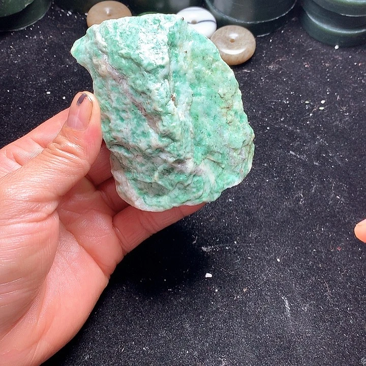 和田玉（糖玉）未镶嵌珠宝奇石