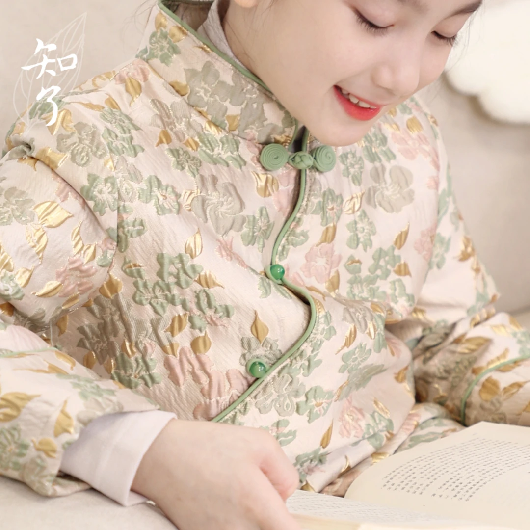 知了童装55617 秋冬浮雕锦缎中式棉外套女童国风唐装棉衣宽松棉袄