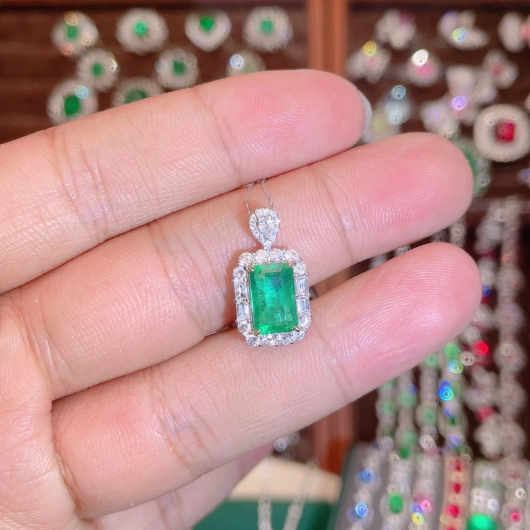 祖母绿颈饰18K金镶嵌1.88ct