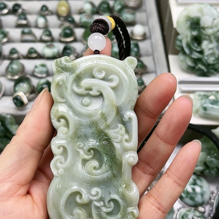 透闪石-蛇纹石玉耳环未镶嵌