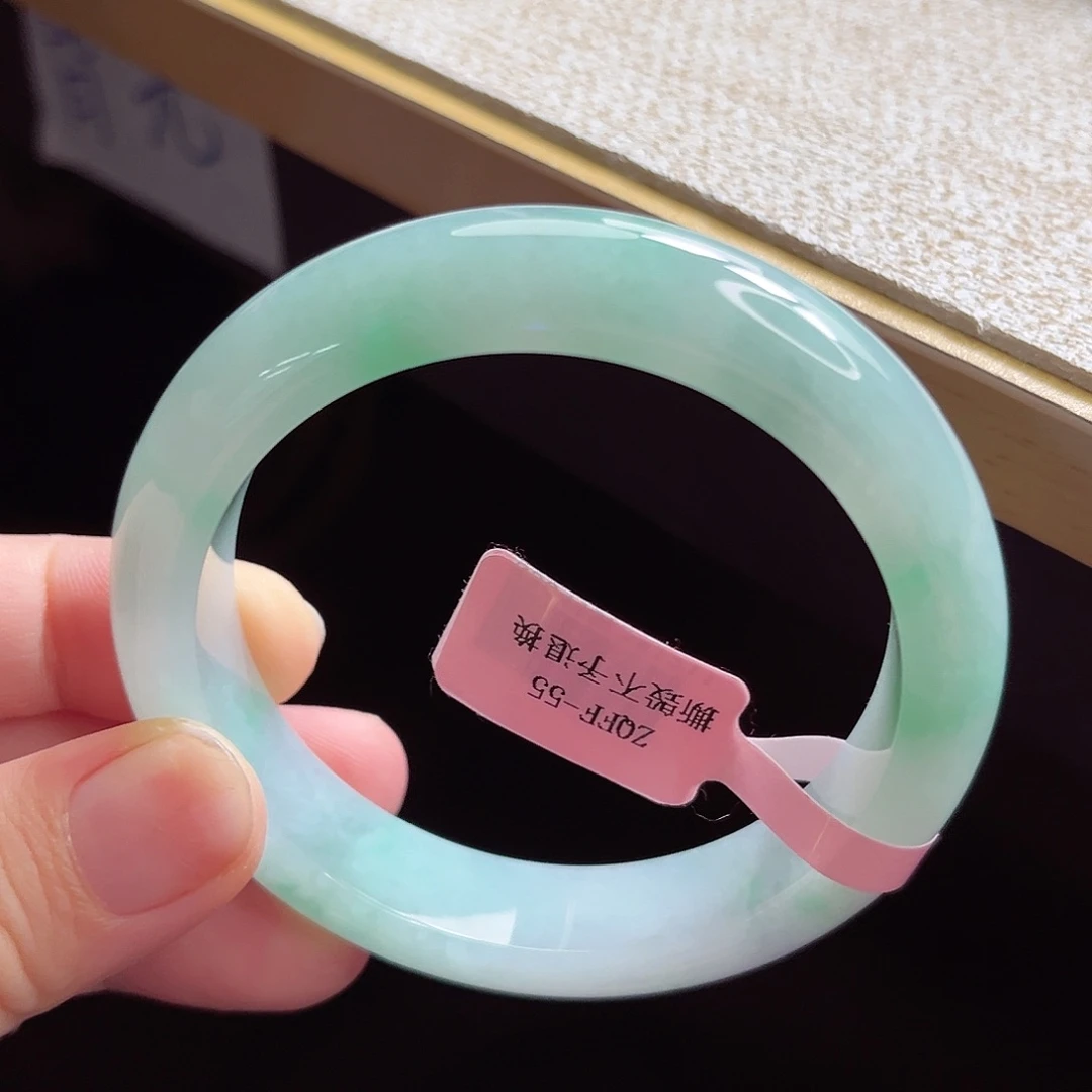 翡翠手镯未镶嵌手镯