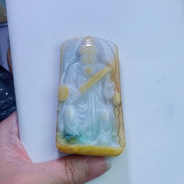 翡翠未镶嵌颈饰人物