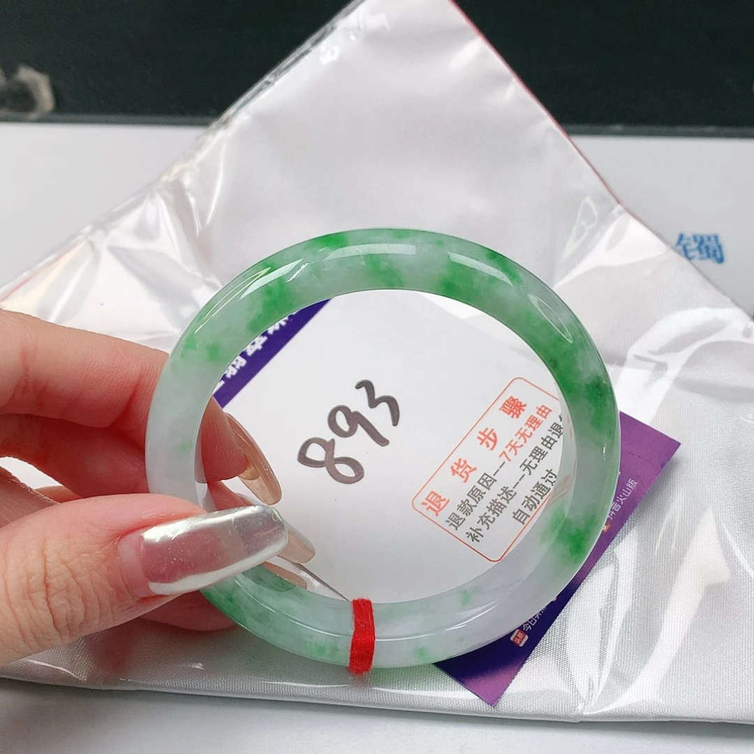 翡翠手镯未镶嵌翡翠手镯