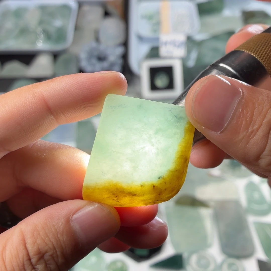 定制翡翠未镶嵌天然缅甸翡翠a货高糯化打底黄雾特色件