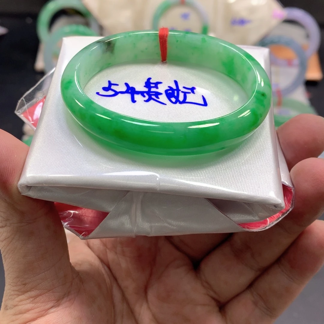 翡翠未镶嵌手镯（贵妃镯）翡翠