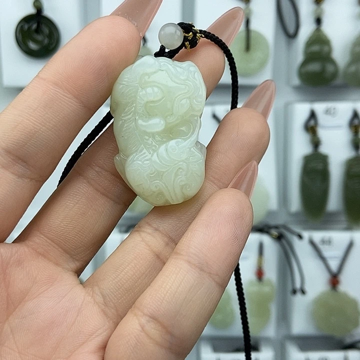 沁***妍和田玉未镶嵌颈饰