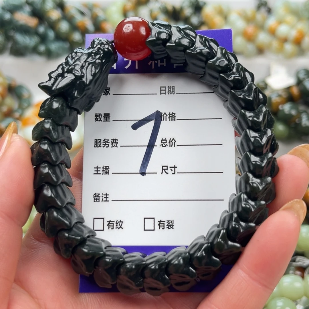 拱***欢透闪石质玉未镶嵌手链