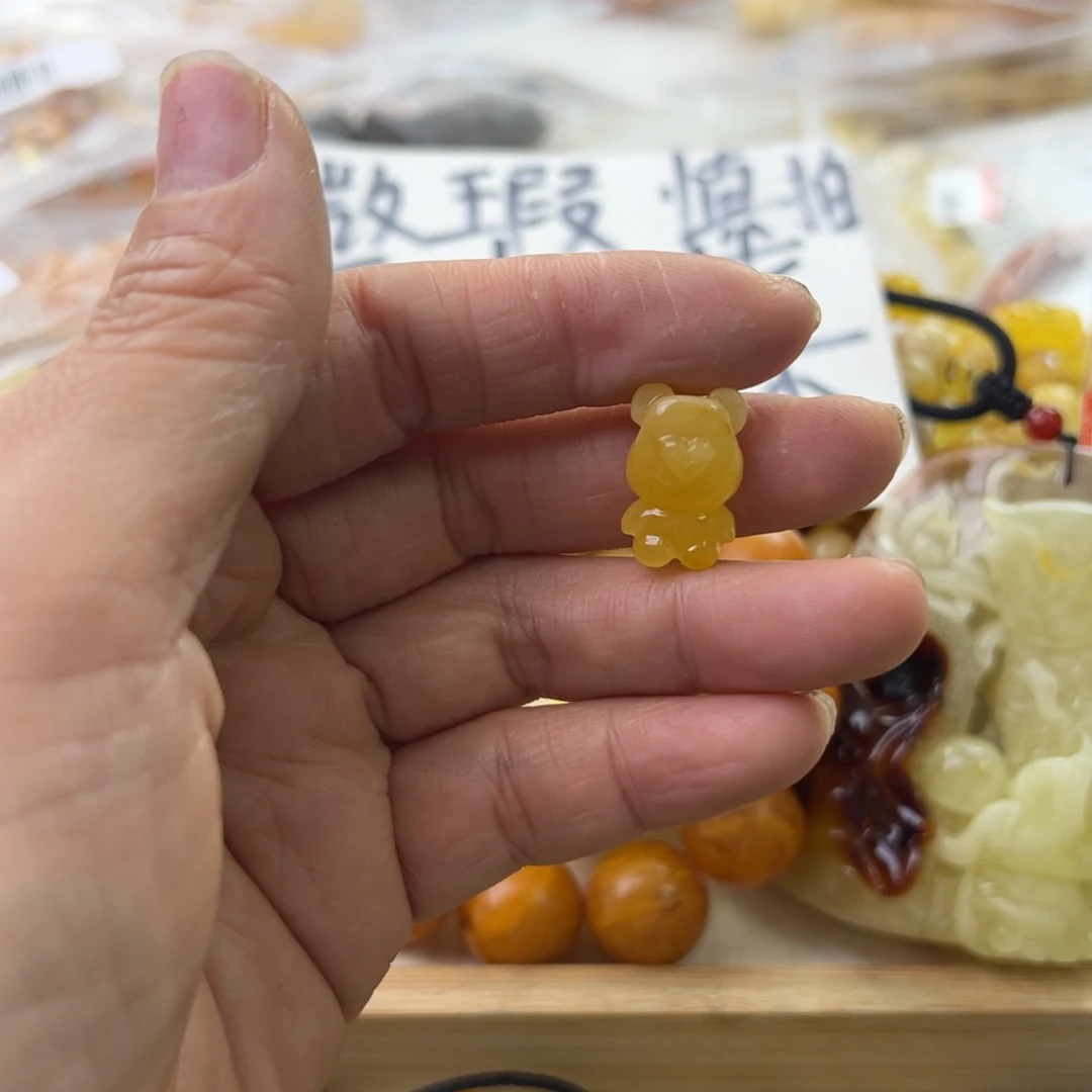 琥珀珠宝奇石未镶嵌