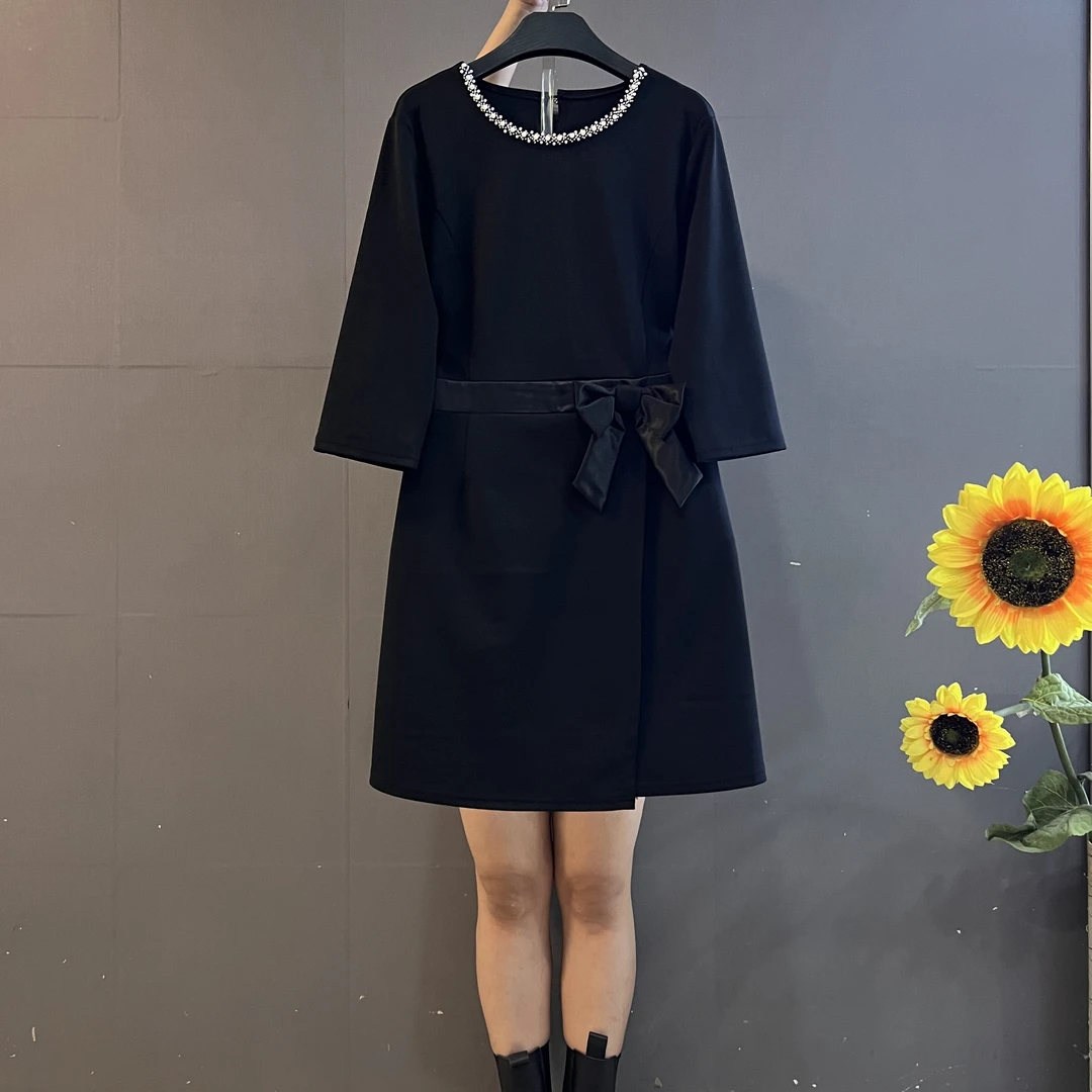 秋季新款气质收腰蝴蝶结圆领钉珠修身显瘦气质连衣裙