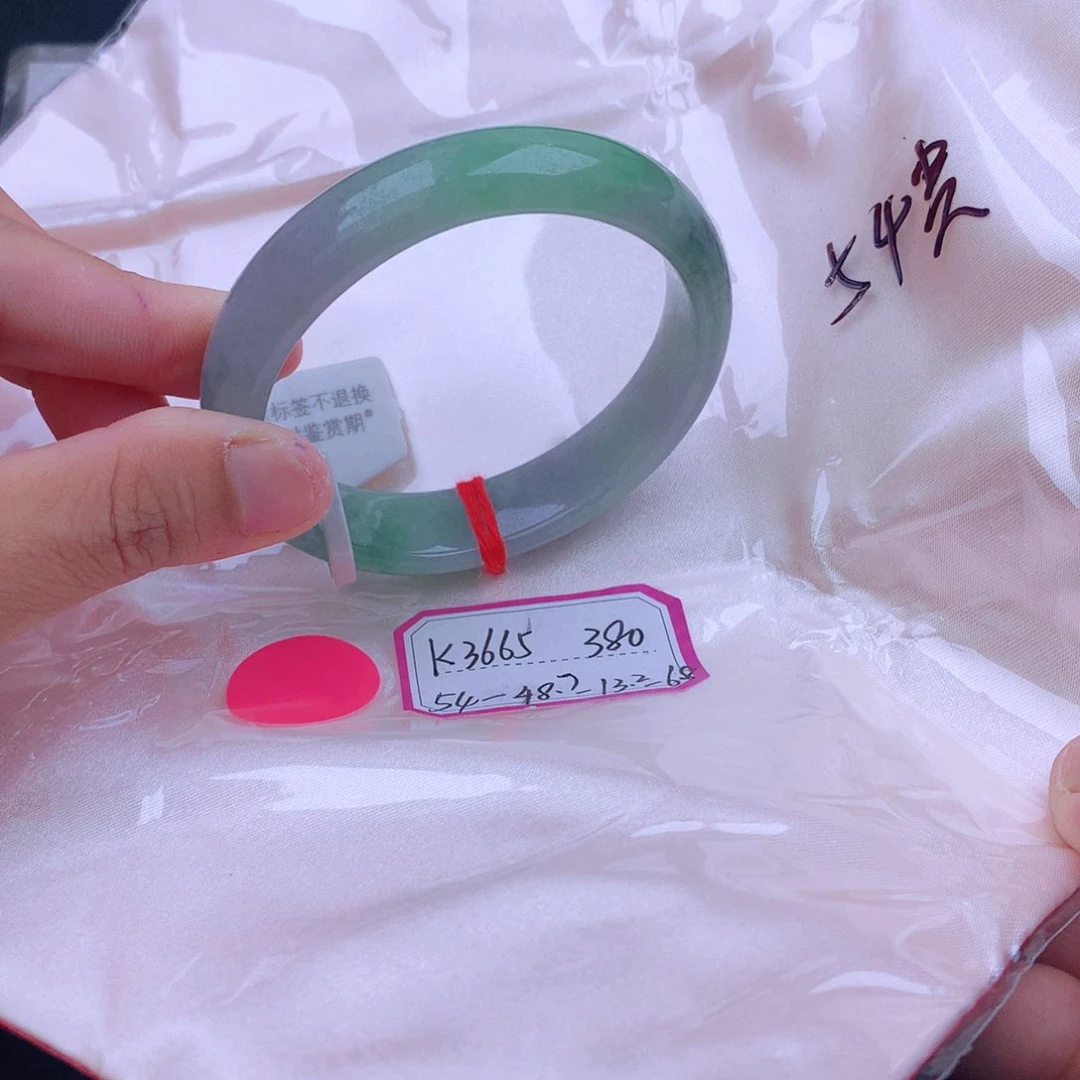 翡翠手镯未镶嵌我