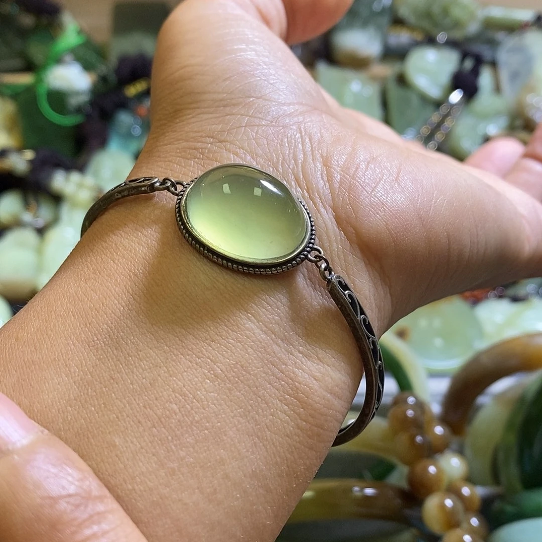 岫玉未镶嵌手镯一个