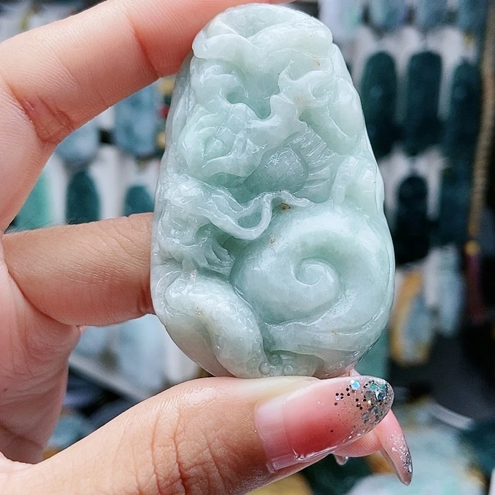 颈饰足铂镶嵌翡翠翡翠