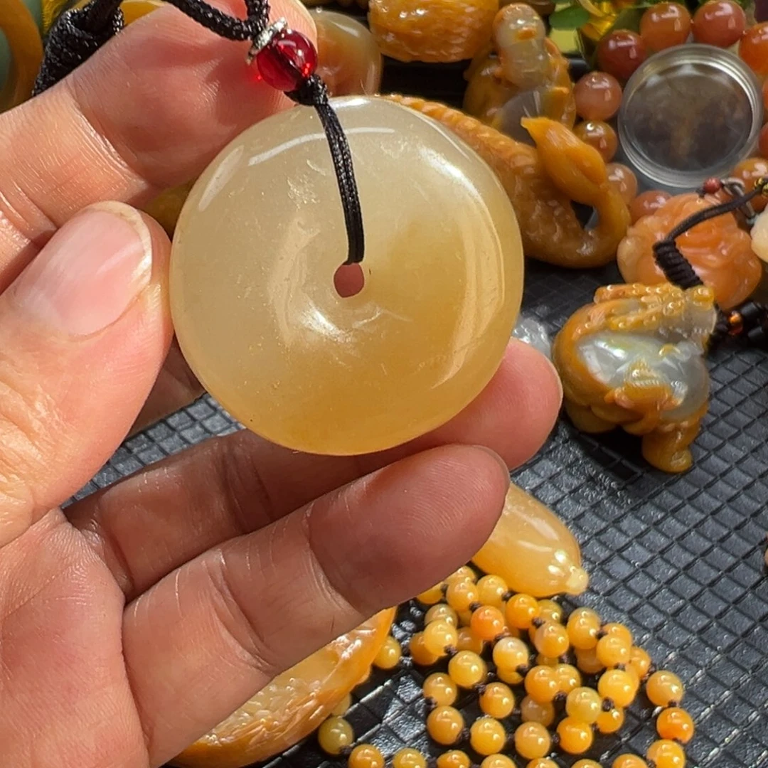石英质玉未镶嵌颈饰