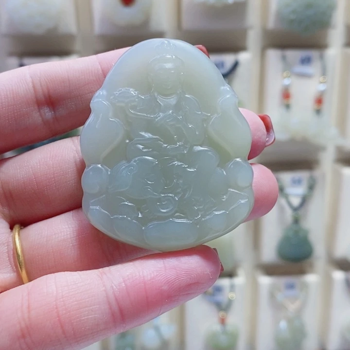 聽***風和田玉未镶嵌颈饰