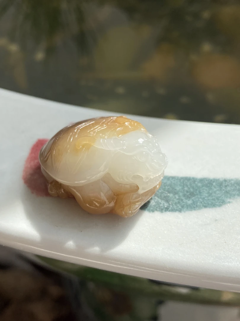 和田玉两色糖料龙龟手把件撞色俏色巧雕龙龟挂件玉坠