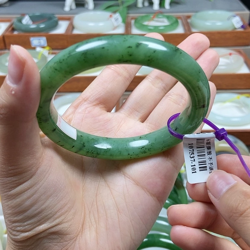 【闪购商品】和田玉手镯未镶嵌6。 62