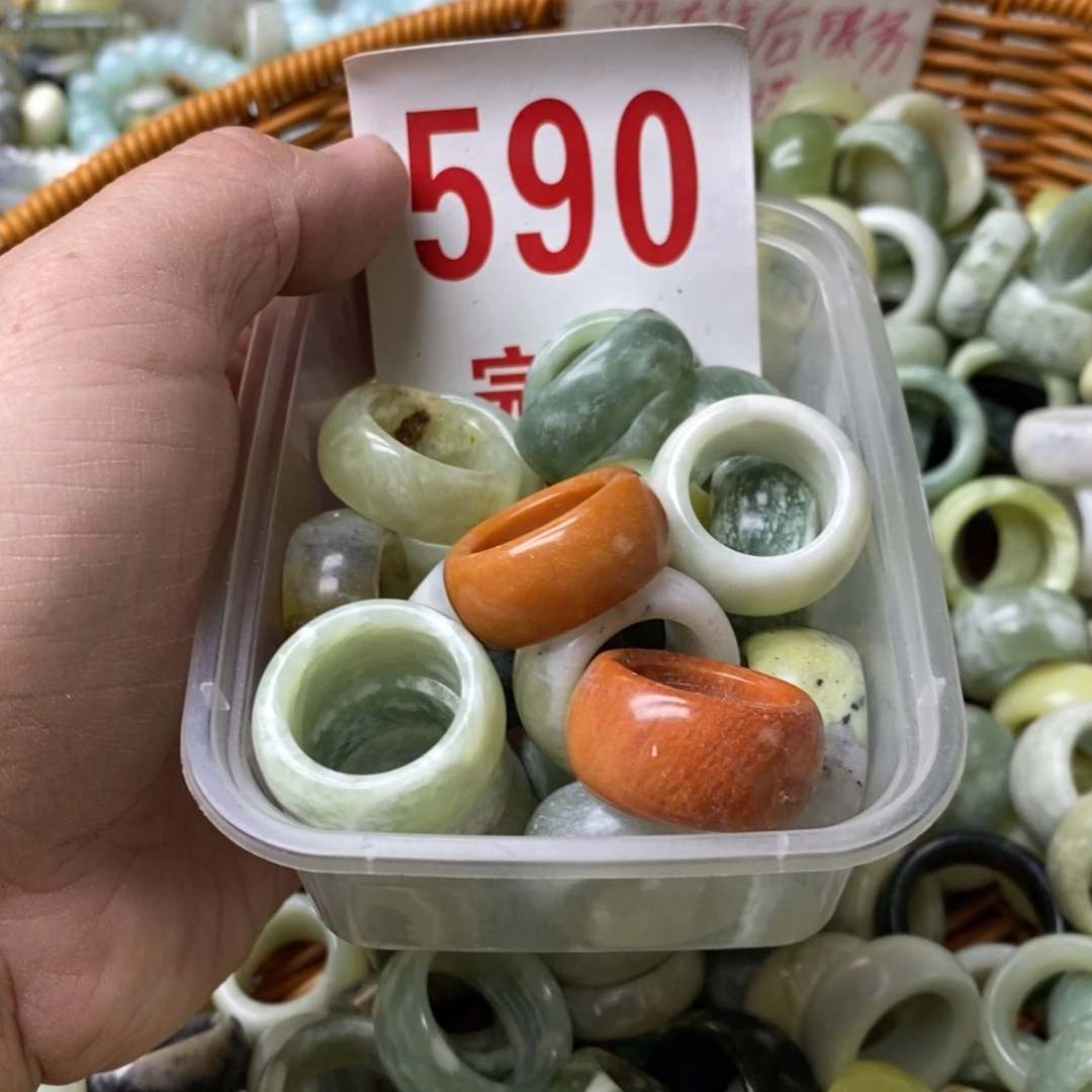 蛇纹石玉挂坠未镶嵌