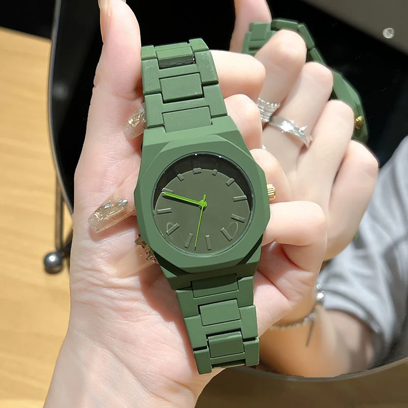 新款多巴胺女士手表时尚百搭高颜值中性风简约高级糖果色系手表女