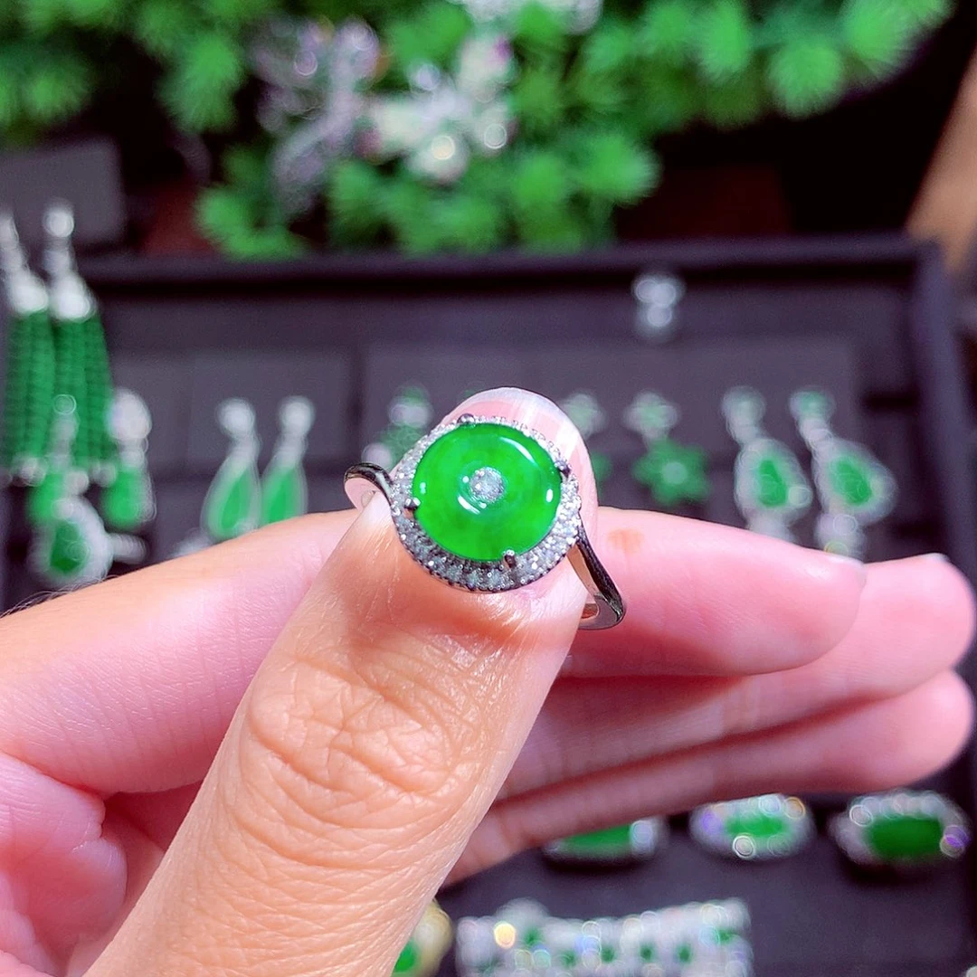 颈饰未镶嵌翡翠天然