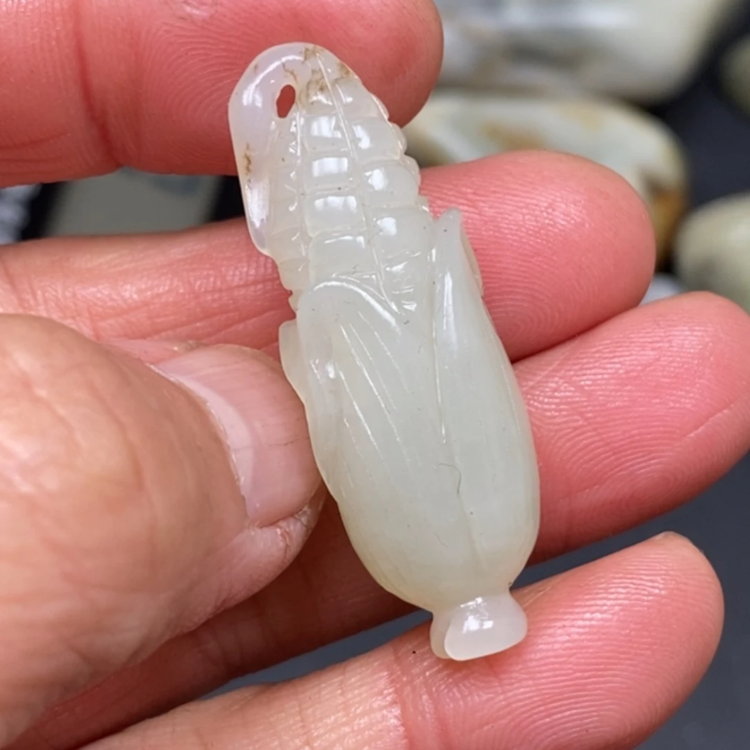 透闪石质玉挂件未镶嵌