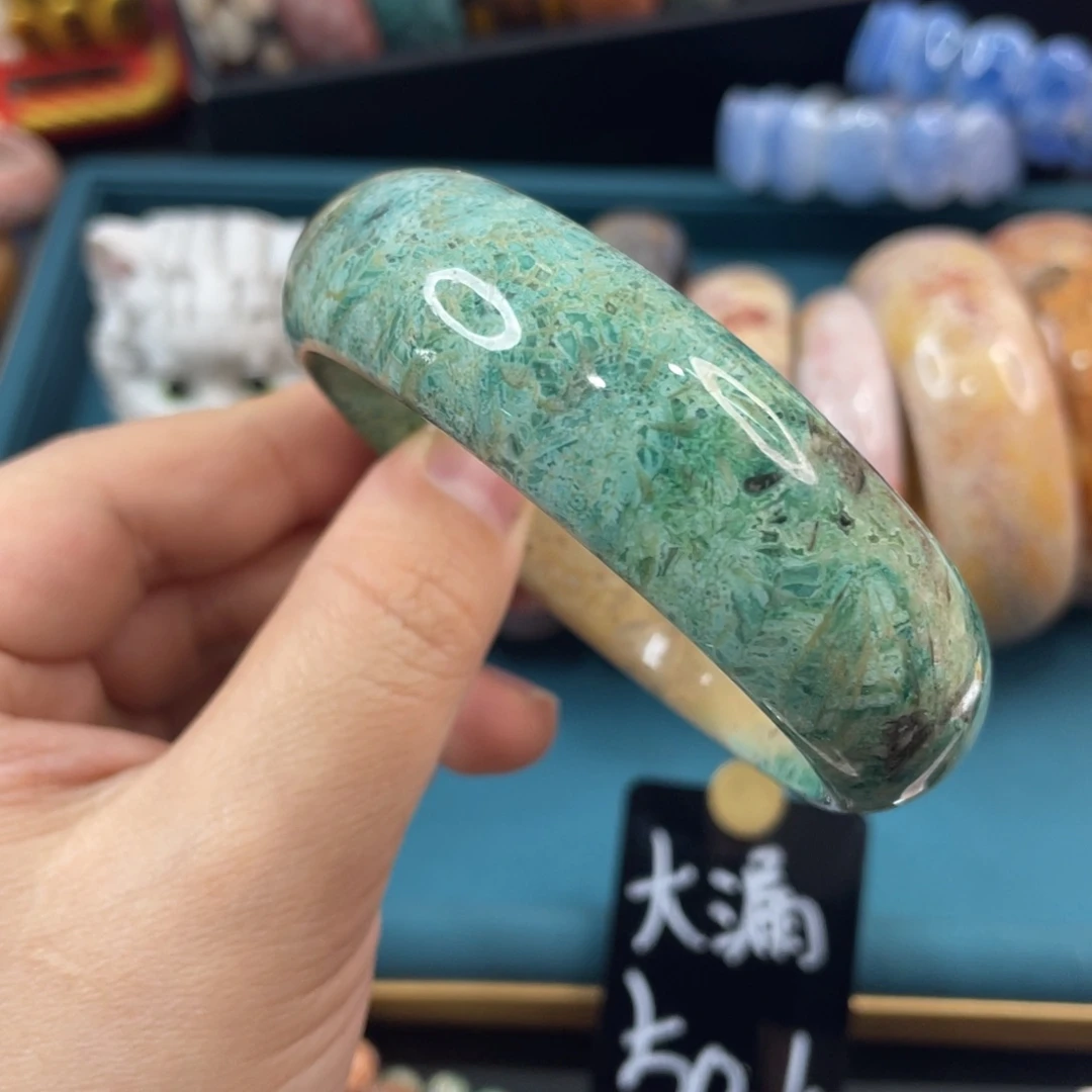 未镶嵌手镯硅化玉