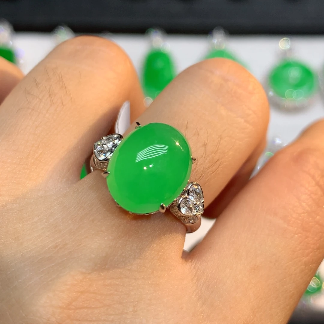 翡翠18K金镶嵌戒指