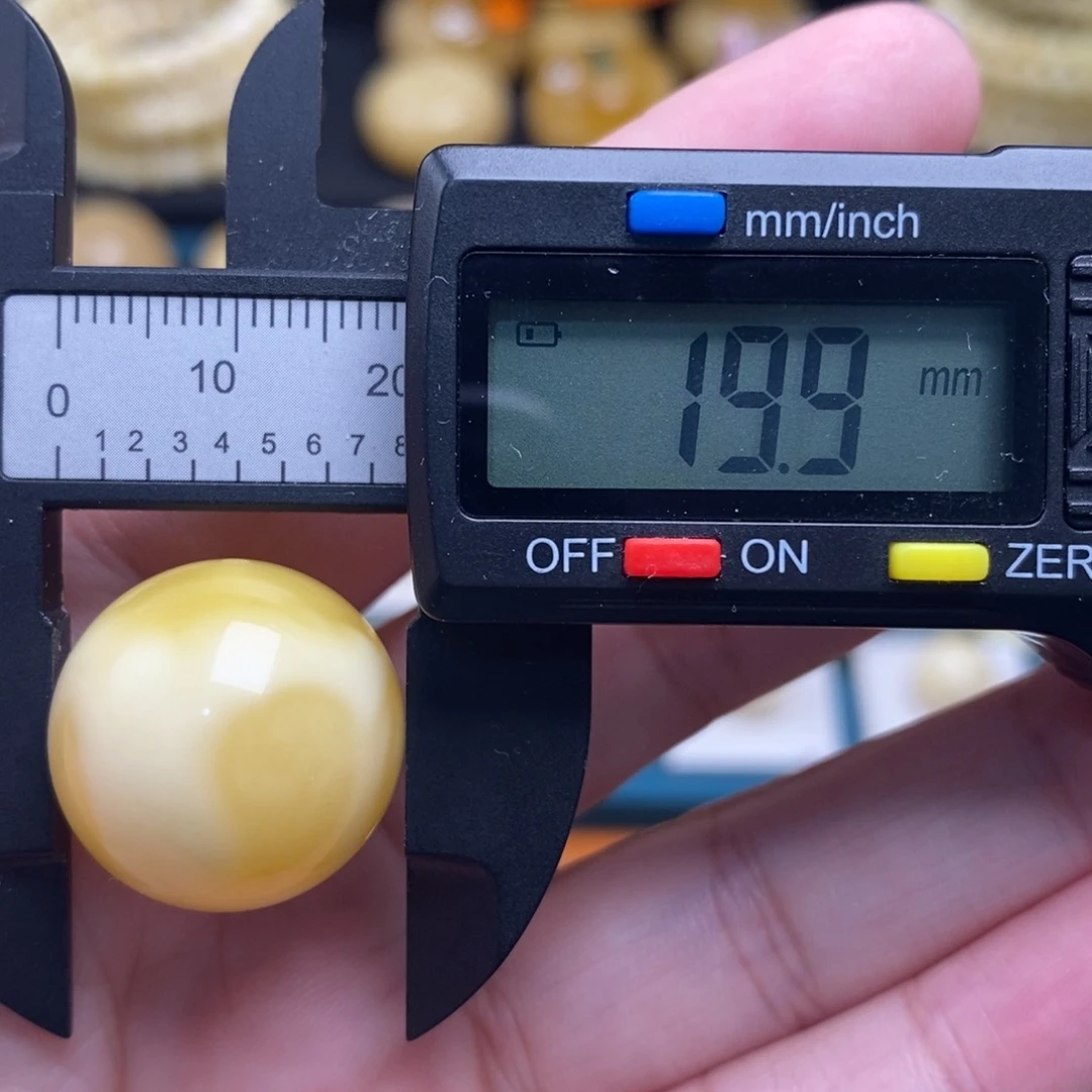 蜜蜡未镶嵌珠宝奇石