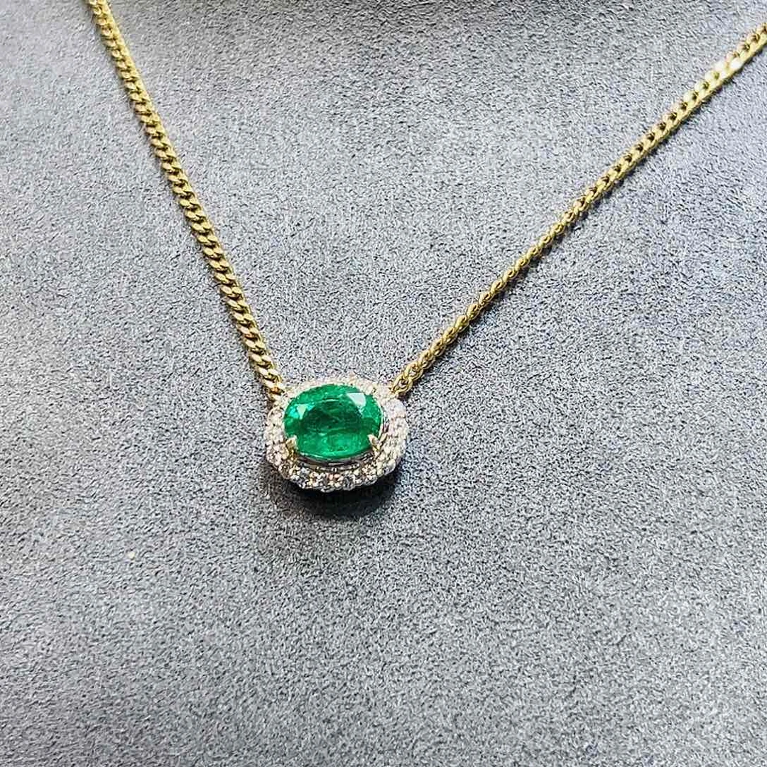 18K金镶嵌套链祖母绿