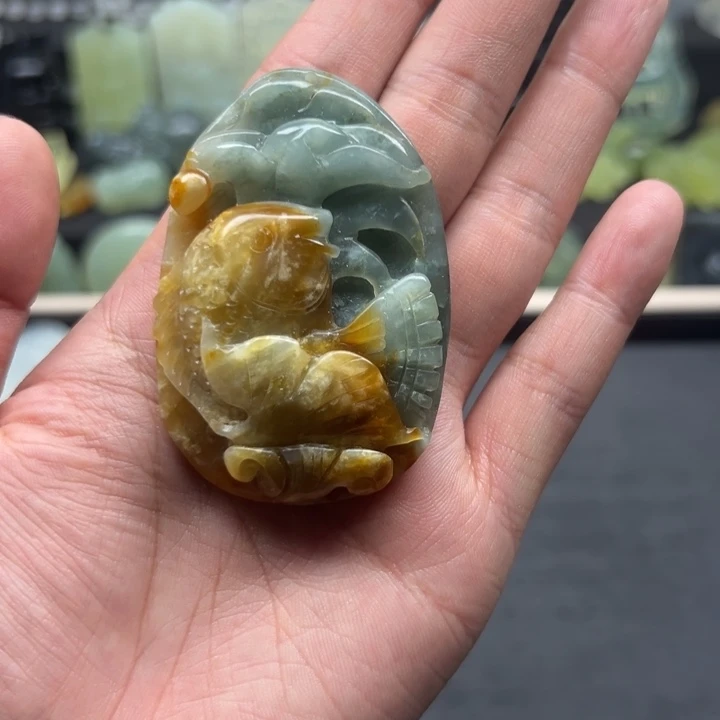 蛇纹石玉颈饰未镶嵌