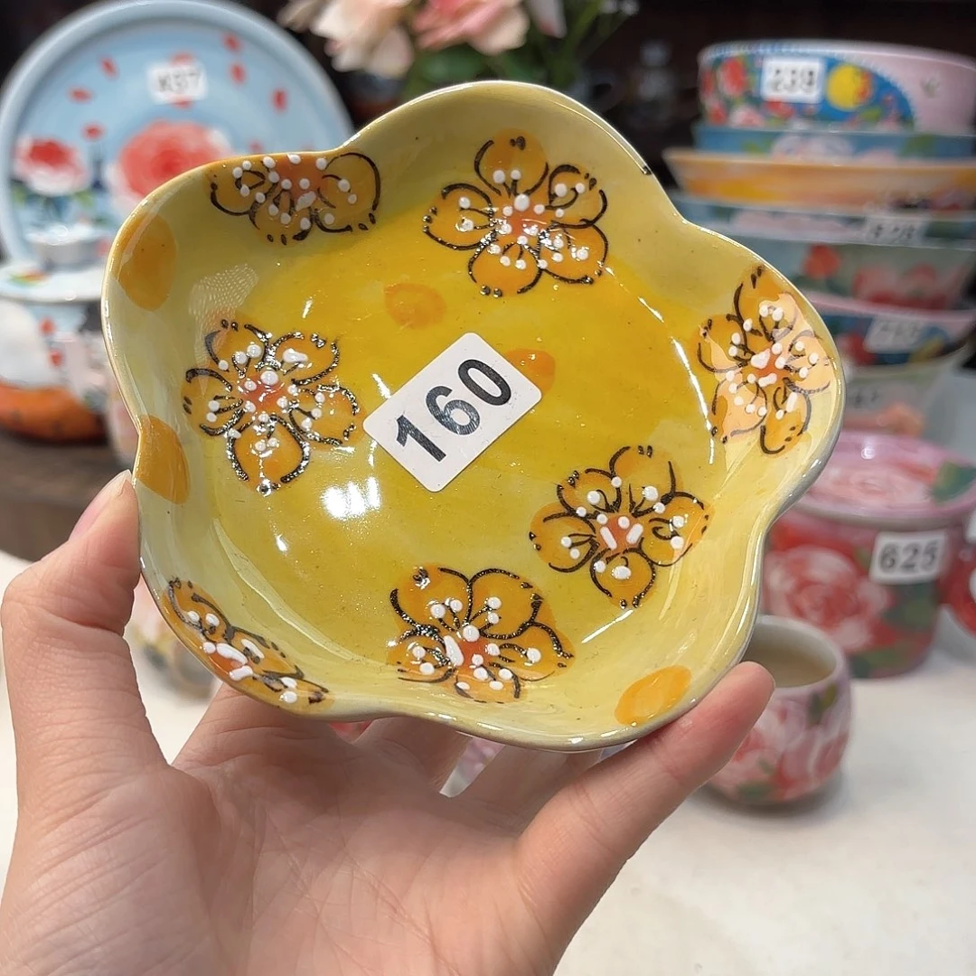 瓷片兔兔。兔兔好帅