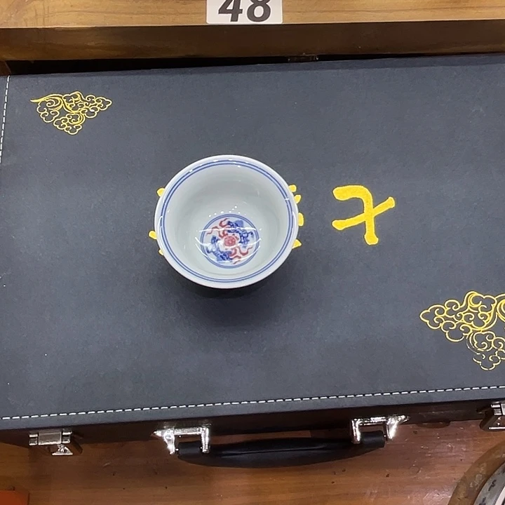 亂***青花釉里红缠枝莲小压手礼盒一个