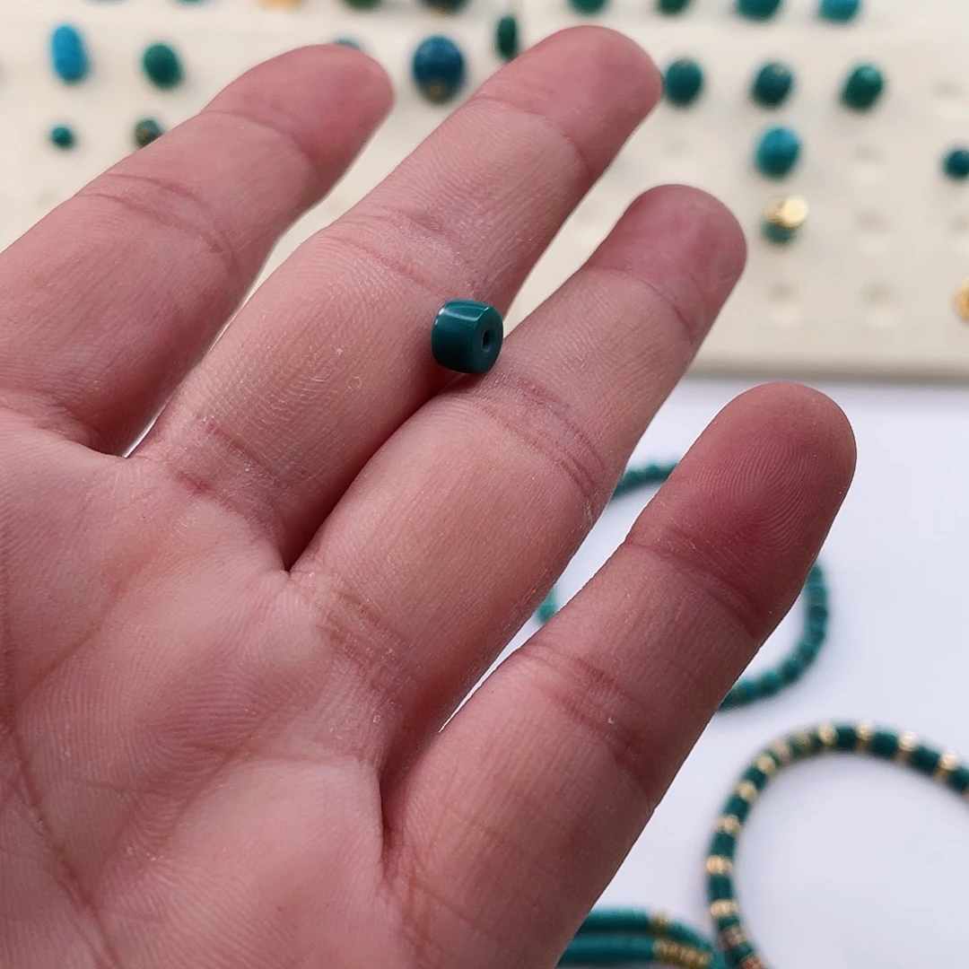 绿松石颈饰未镶嵌