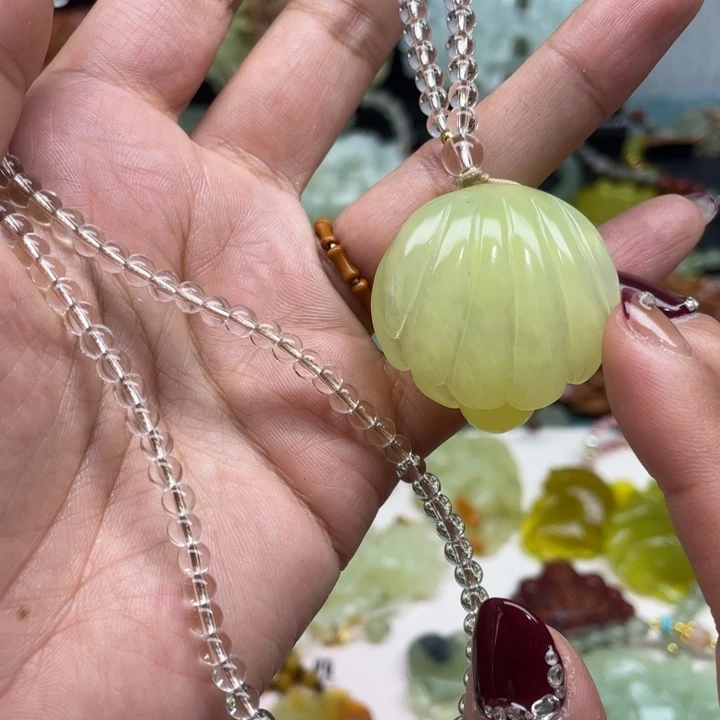 蛇纹石玉未镶嵌颈饰