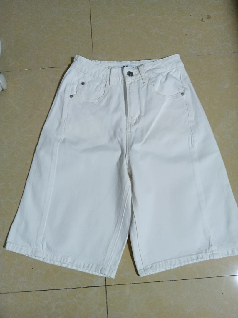 左一时尚简约白色5分短裤微弹