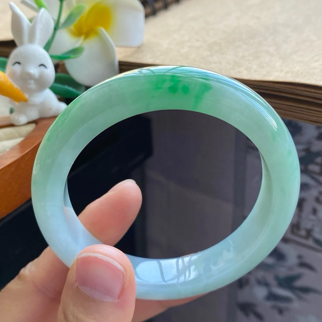 02.18批翠阳绿色镯790号56-12.8-8.9 这支颜色真的很辣艳天然翡翠