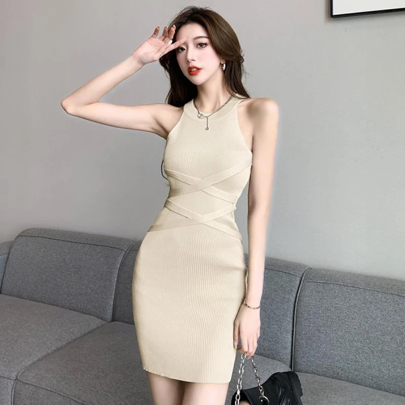 法式纯欲无袖露肩针织连衣裙女夏季新款气质收腰显瘦后妈包臀短裙