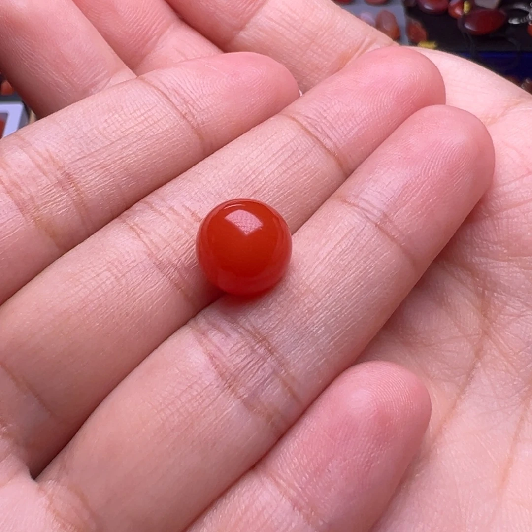 洪***威未镶嵌南红玛瑙珠宝奇石