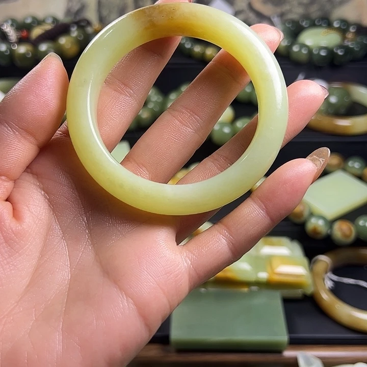 初****岫岩老玉（透闪石质玉）未镶嵌颈饰