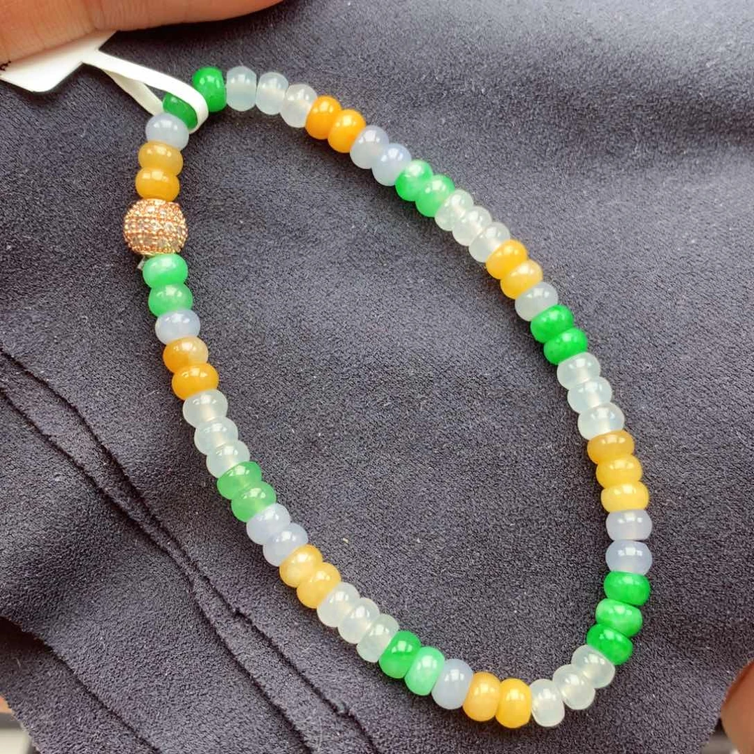 翡翠未镶嵌颈饰上新