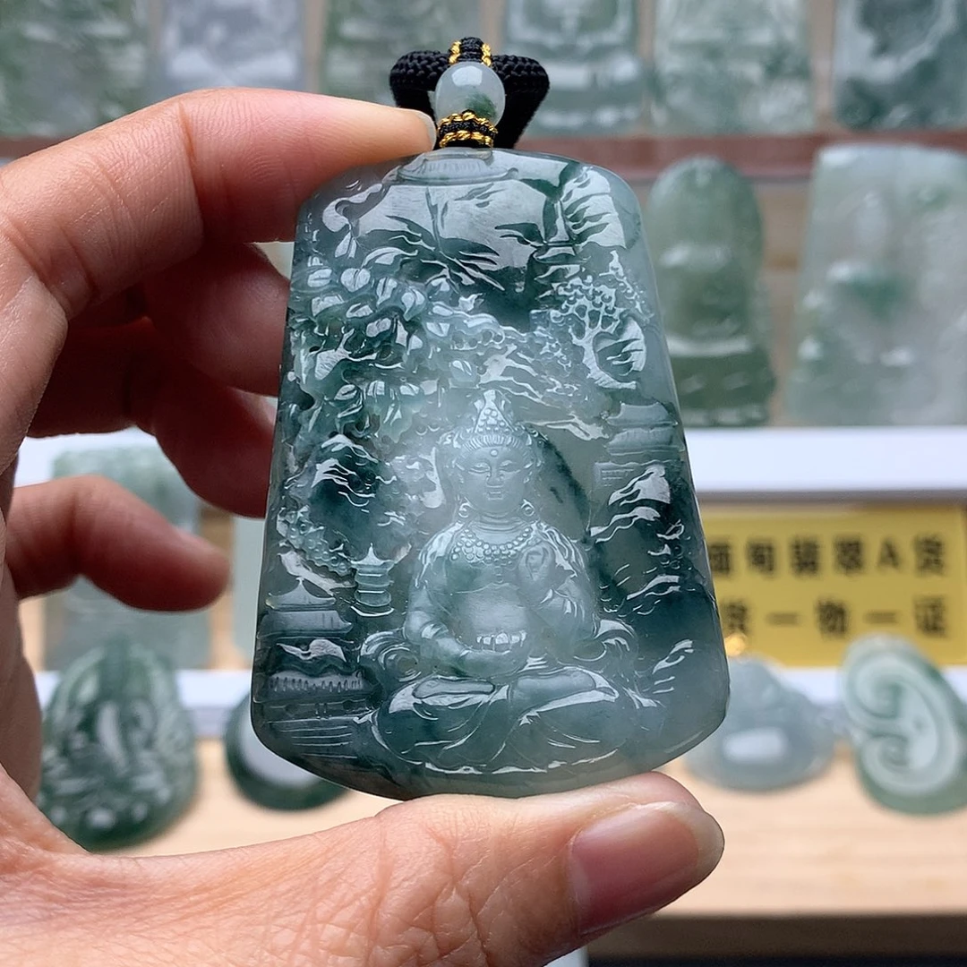 在***哥翡翠未镶嵌颈饰观音