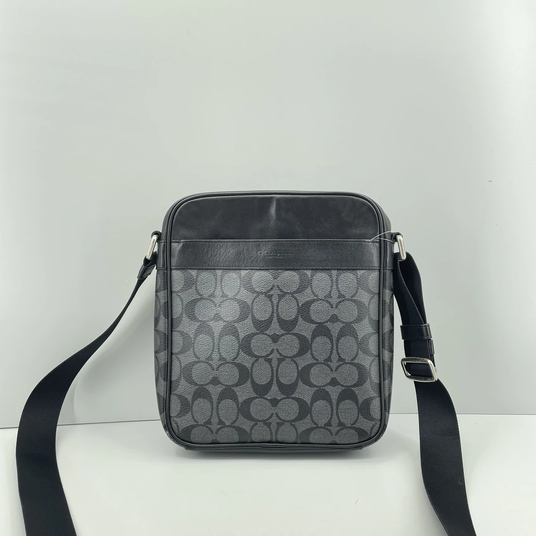 95新 COACH/蔻驰 黑拼老花男士斜挎包22*26*7cmE031813