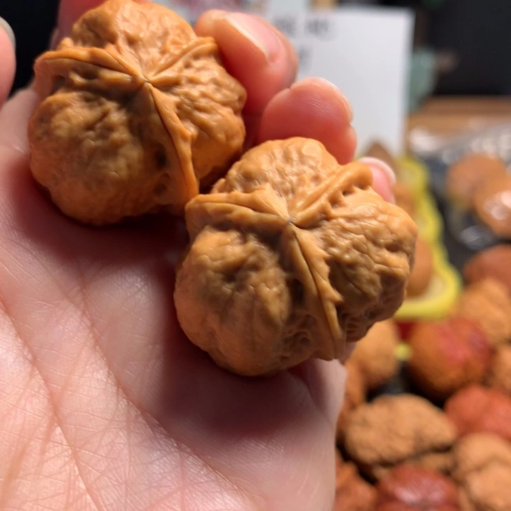 吊坠文玩核桃水晶三棱35尺寸