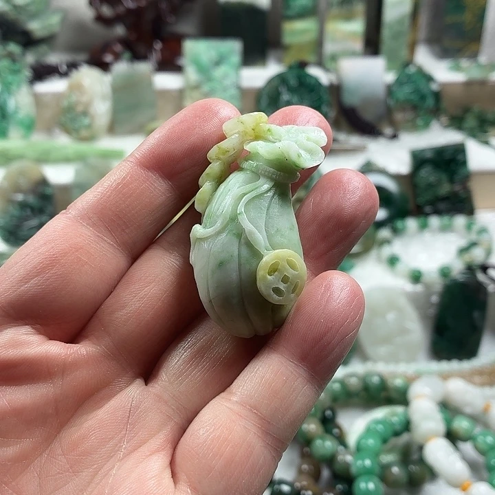 独山玉未镶嵌吊坠