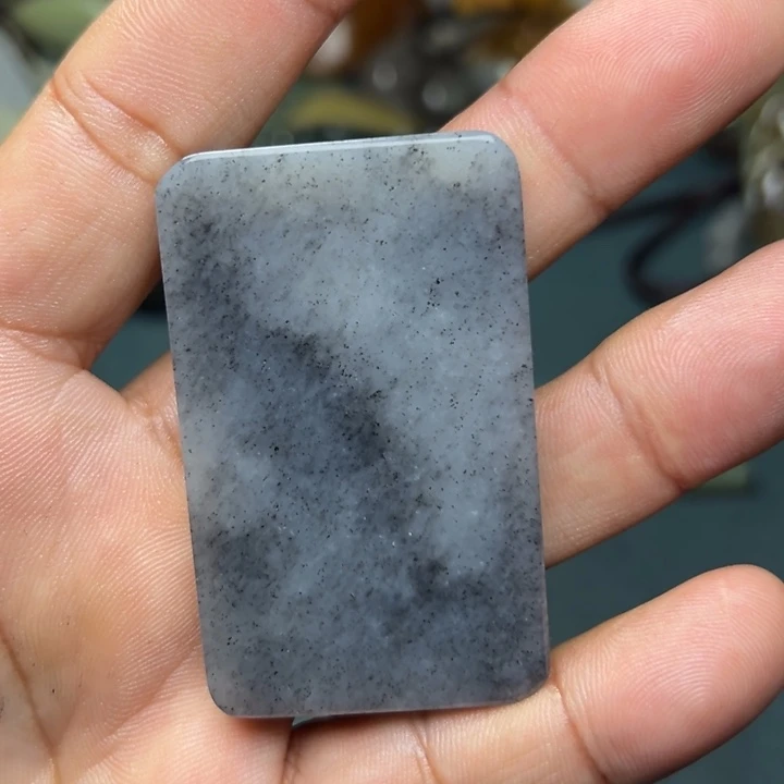 和田玉未镶嵌把件